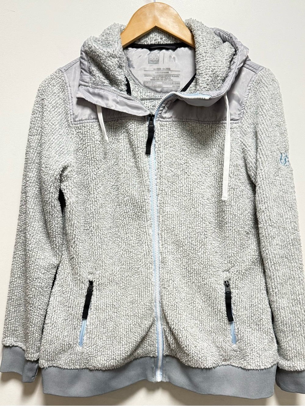 686 Women’s Light Gray Sherpa Zip Hoodie